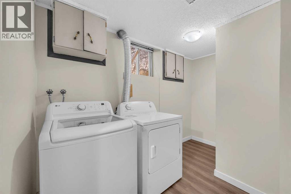 1527 52 Street Se, Calgary, AB - Indoor Photo Showing Laundry Room