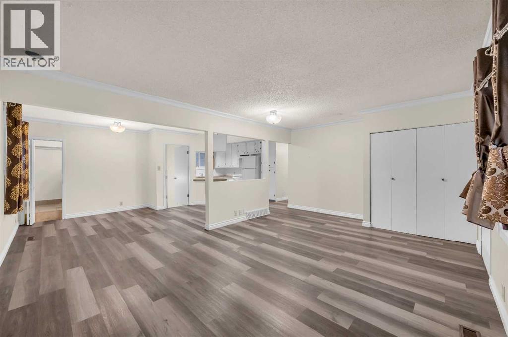 1527 52 Street Se, Calgary, AB - Indoor Photo Showing Other Room