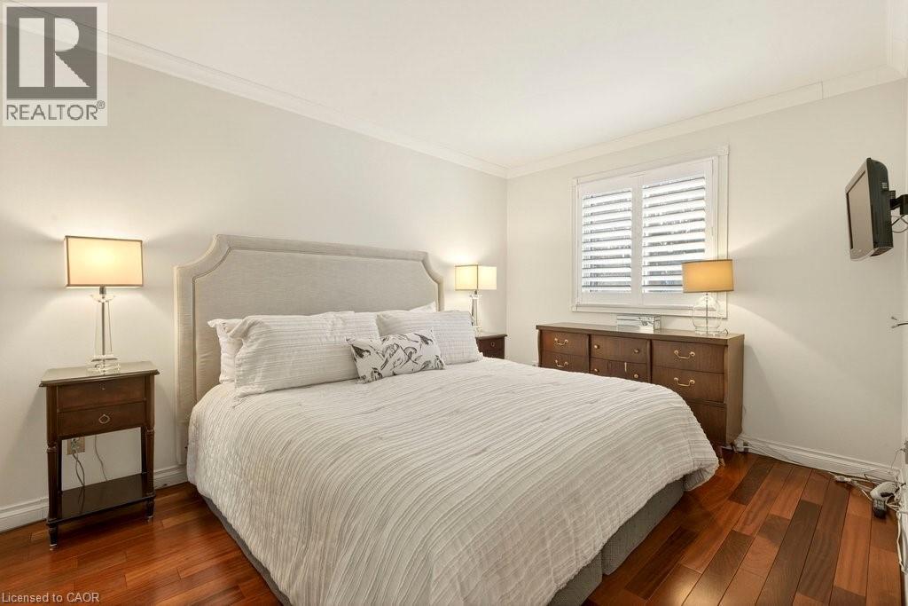 4017 Kingston Court, Burlington, ON - Indoor Photo Showing Bedroom