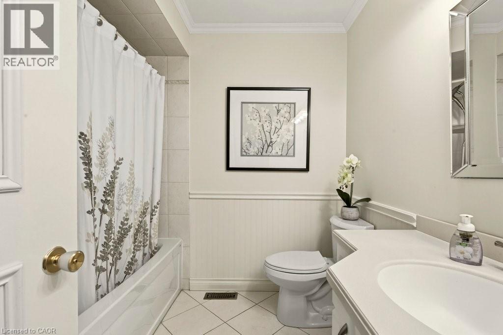 4017 Kingston Court, Burlington, ON - Indoor Photo Showing Bathroom