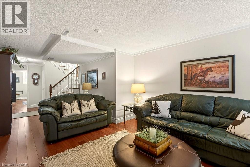 4017 Kingston Court, Burlington, ON - Indoor Photo Showing Living Room