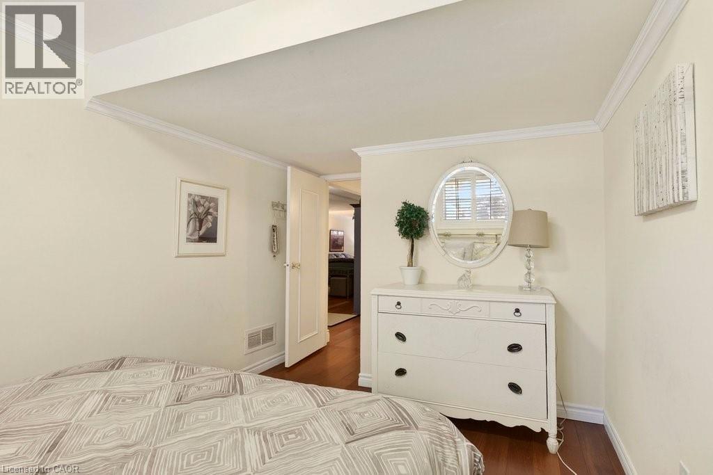 4017 Kingston Court, Burlington, ON - Indoor Photo Showing Bedroom