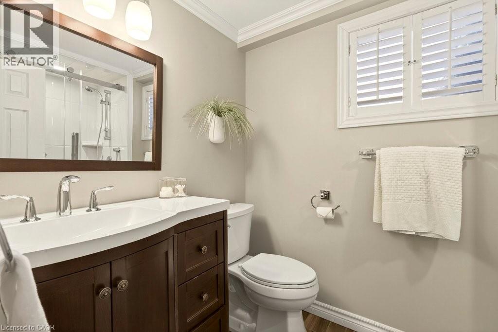 4017 Kingston Court, Burlington, ON - Indoor Photo Showing Bathroom