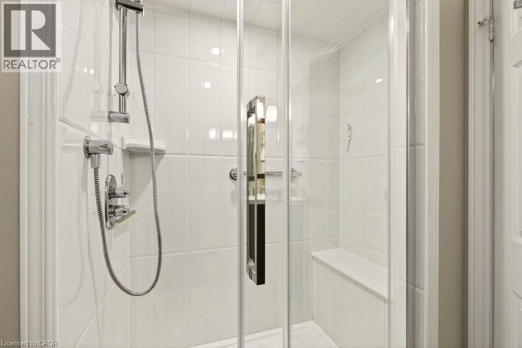 4017 Kingston Court, Burlington, ON - Indoor Photo Showing Bathroom