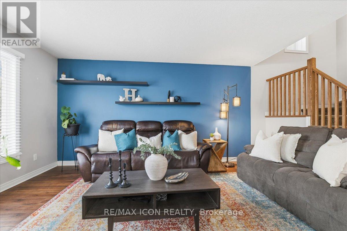 361 Sienna Crescent, Kitchener, ON - Indoor Photo Showing Living Room