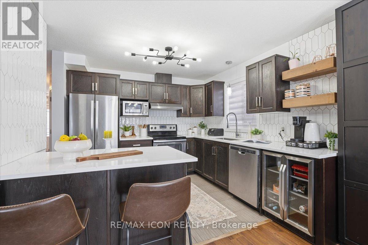 361 Sienna Crescent, Kitchener, ON - Indoor Photo Showing Kitchen