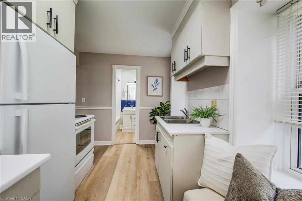 1331 King Street E, Cambridge, ON - Indoor Photo Showing Kitchen