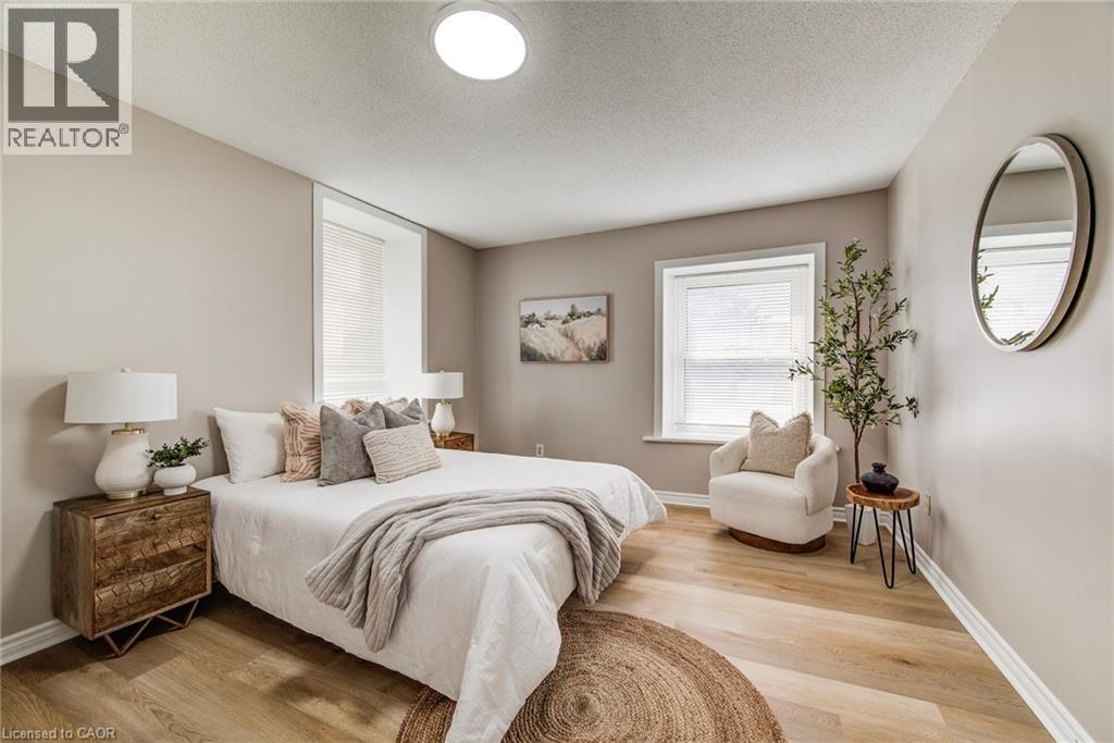 1331 King Street E, Cambridge, ON - Indoor Photo Showing Bedroom