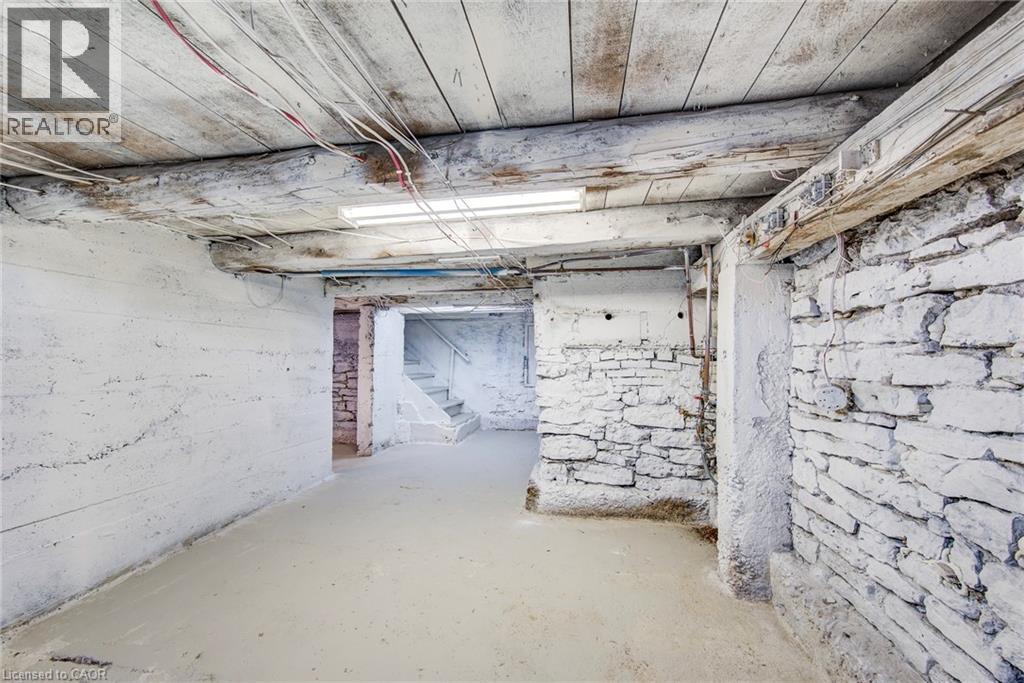 1331 King Street E, Cambridge, ON - Indoor Photo Showing Garage