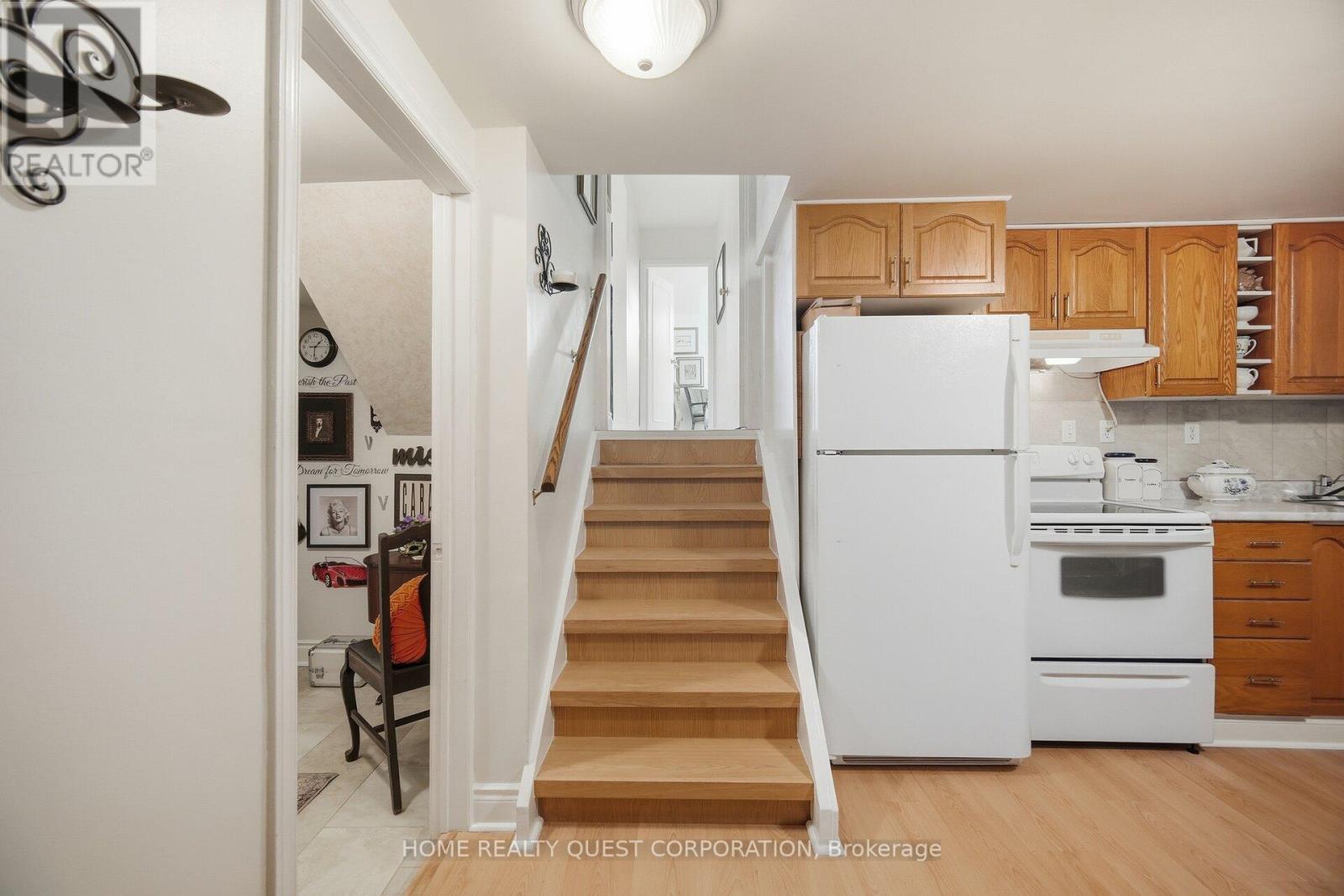 6330 Lorca Crescent, Mississauga, ON - Indoor Photo Showing Kitchen