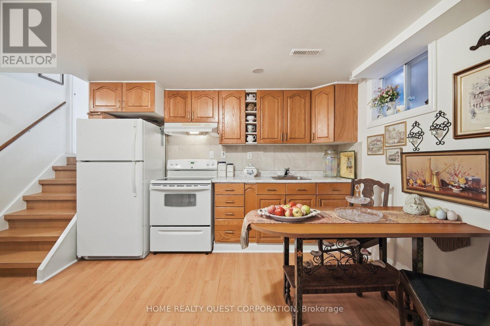 6330 Lorca Crescent, Mississauga, ON - Indoor Photo Showing Kitchen