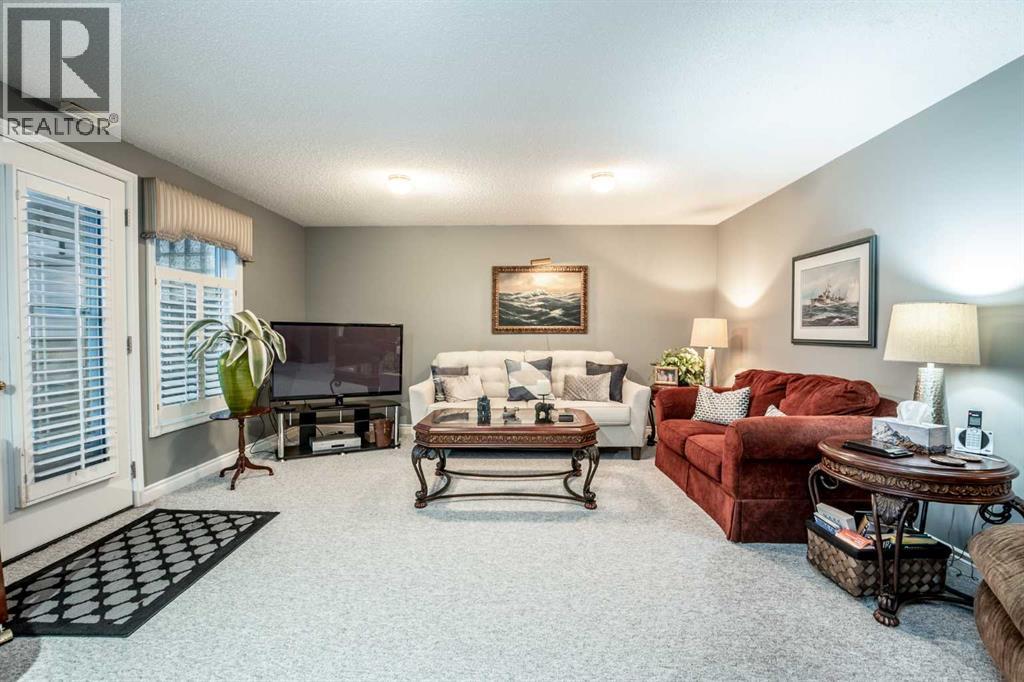 Bright west facing family room - 509 Highview Point Nw, High River, AB - Indoor Photo Showing Living Room