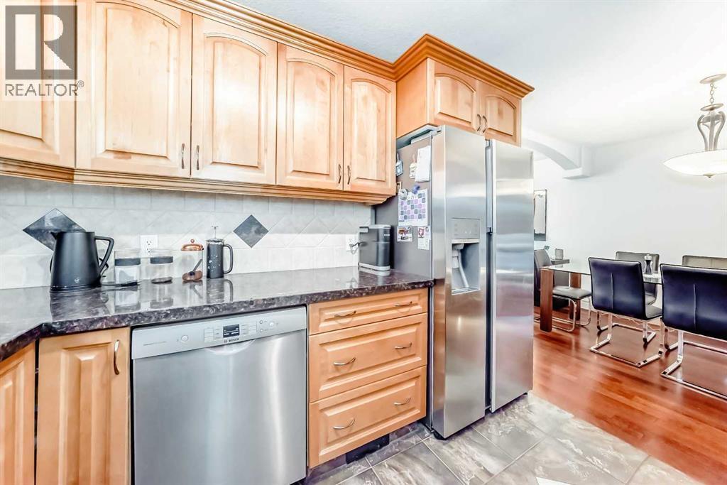 252 18 Avenue Nw, Calgary, AB - Indoor Photo Showing Kitchen With Stainless Steel Kitchen