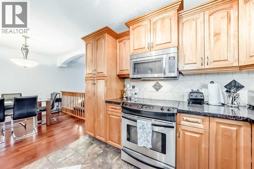 252 18 Avenue Nw, Calgary, AB - Indoor Photo Showing Kitchen