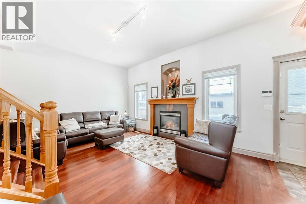 252 18 Avenue Nw, Calgary, AB - Indoor Photo Showing Living Room With Fireplace