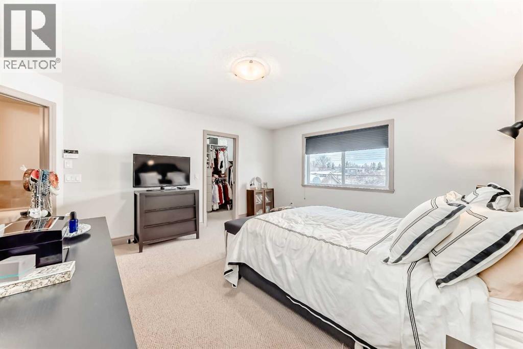 252 18 Avenue Nw, Calgary, AB - Indoor Photo Showing Bedroom