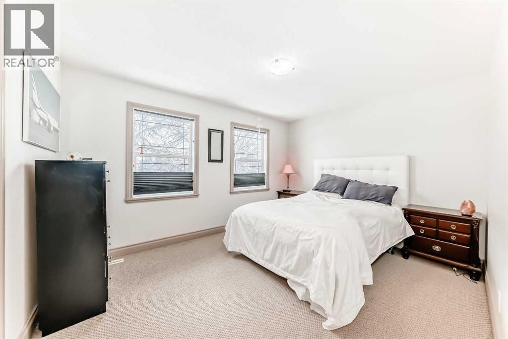 252 18 Avenue Nw, Calgary, AB - Indoor Photo Showing Bedroom