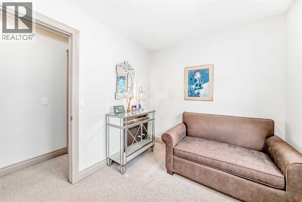 252 18 Avenue Nw, Calgary, AB - Indoor Photo Showing Other Room