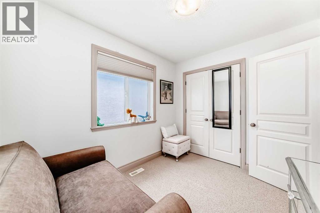 252 18 Avenue Nw, Calgary, AB - Indoor Photo Showing Bedroom