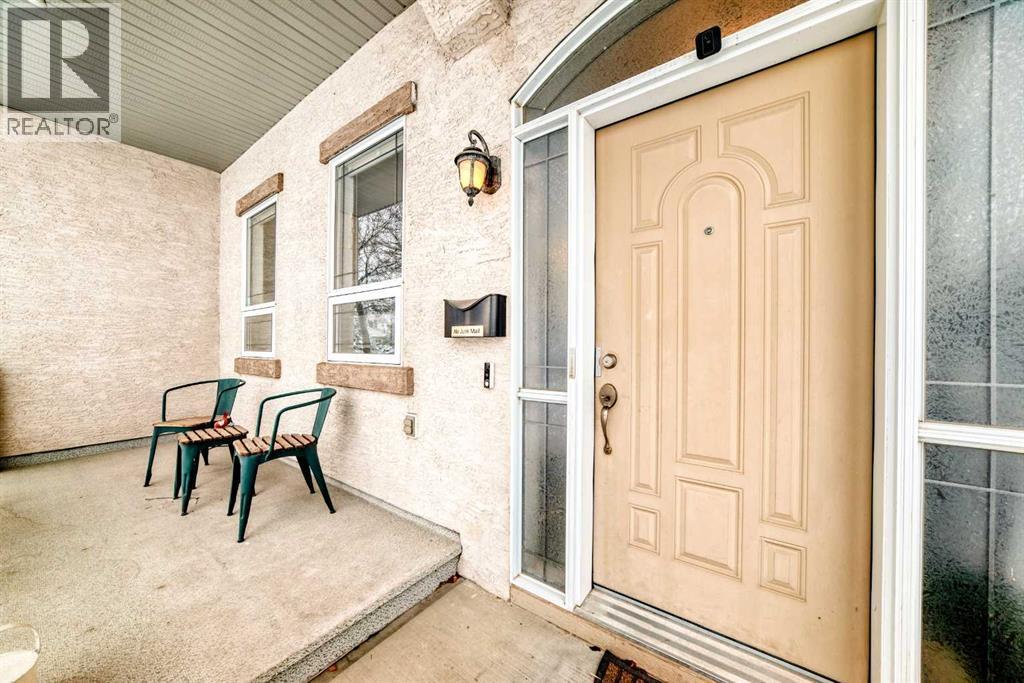 252 18 Avenue Nw, Calgary, AB - Outdoor With Exterior