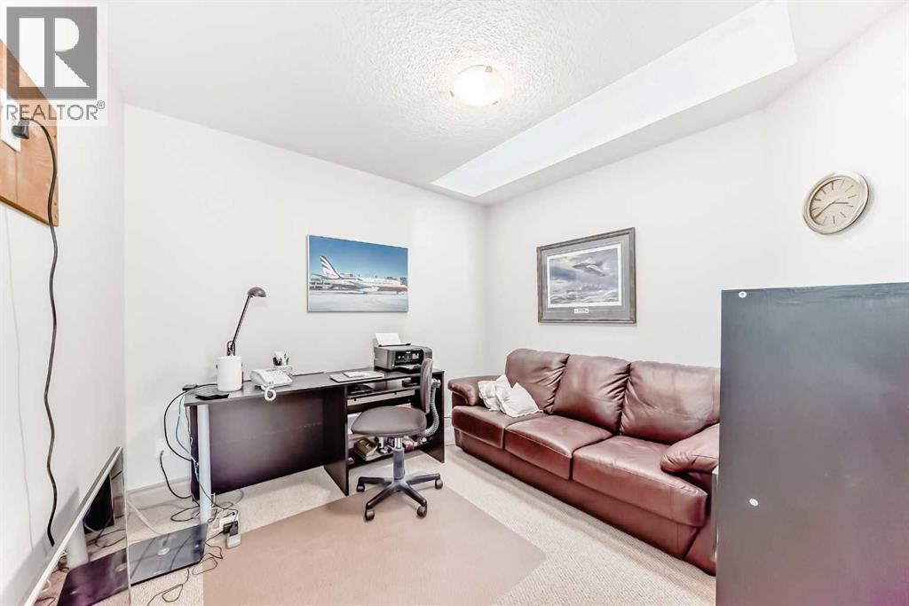 252 18 Avenue Nw, Calgary, AB - Indoor Photo Showing Office