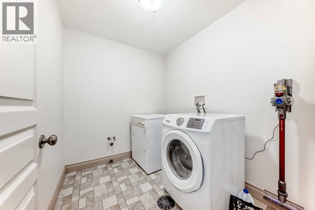 252 18 Avenue Nw, Calgary, AB - Indoor Photo Showing Laundry Room