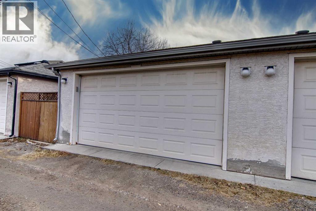 252 18 Avenue Nw, Calgary, AB - Outdoor With Exterior