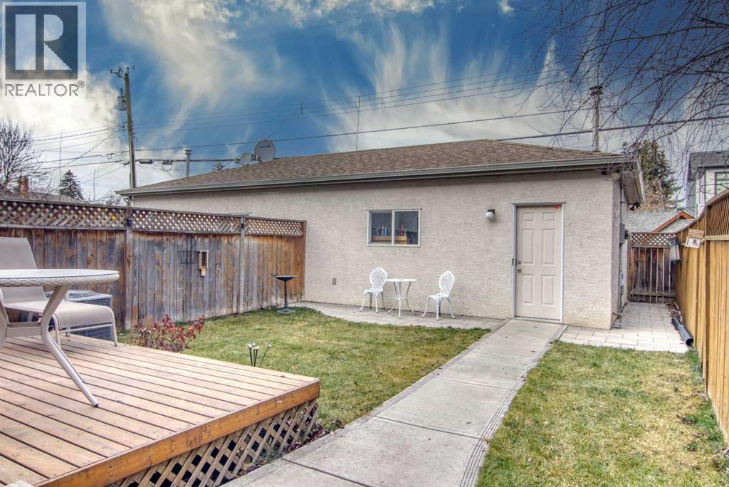 252 18 Avenue Nw, Calgary, AB - Outdoor With Deck Patio Veranda