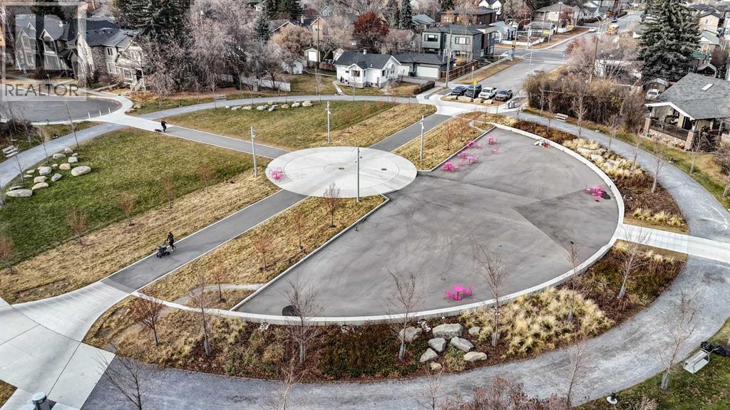 Half block away are nice paths and a park - 252 18 Avenue Nw, Calgary, AB - Outdoor