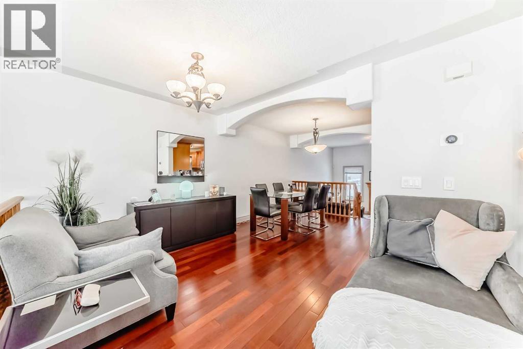 252 18 Avenue Nw, Calgary, AB - Indoor Photo Showing Living Room
