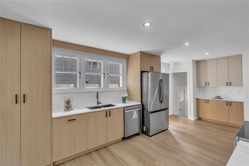 241 Campbell Street, Winnipeg, MB - Indoor Photo Showing Kitchen With Double Sink