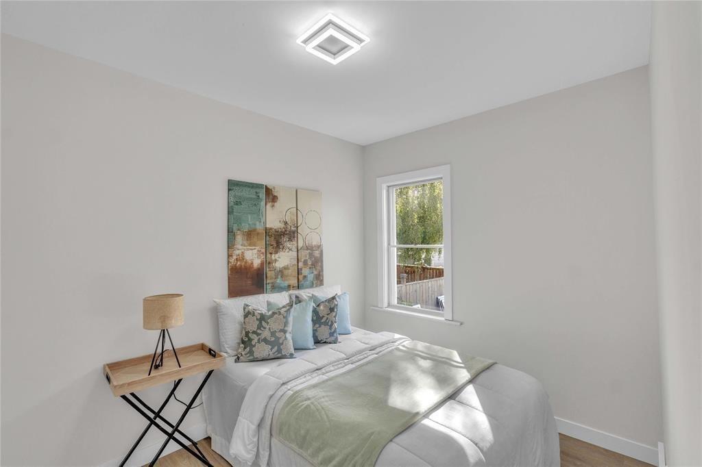 241 Campbell Street, Winnipeg, MB - Indoor Photo Showing Bedroom
