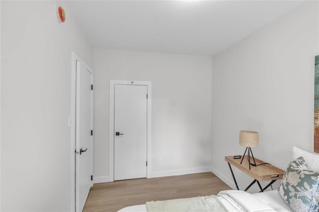 241 Campbell Street, Winnipeg, MB - Indoor Photo Showing Bedroom