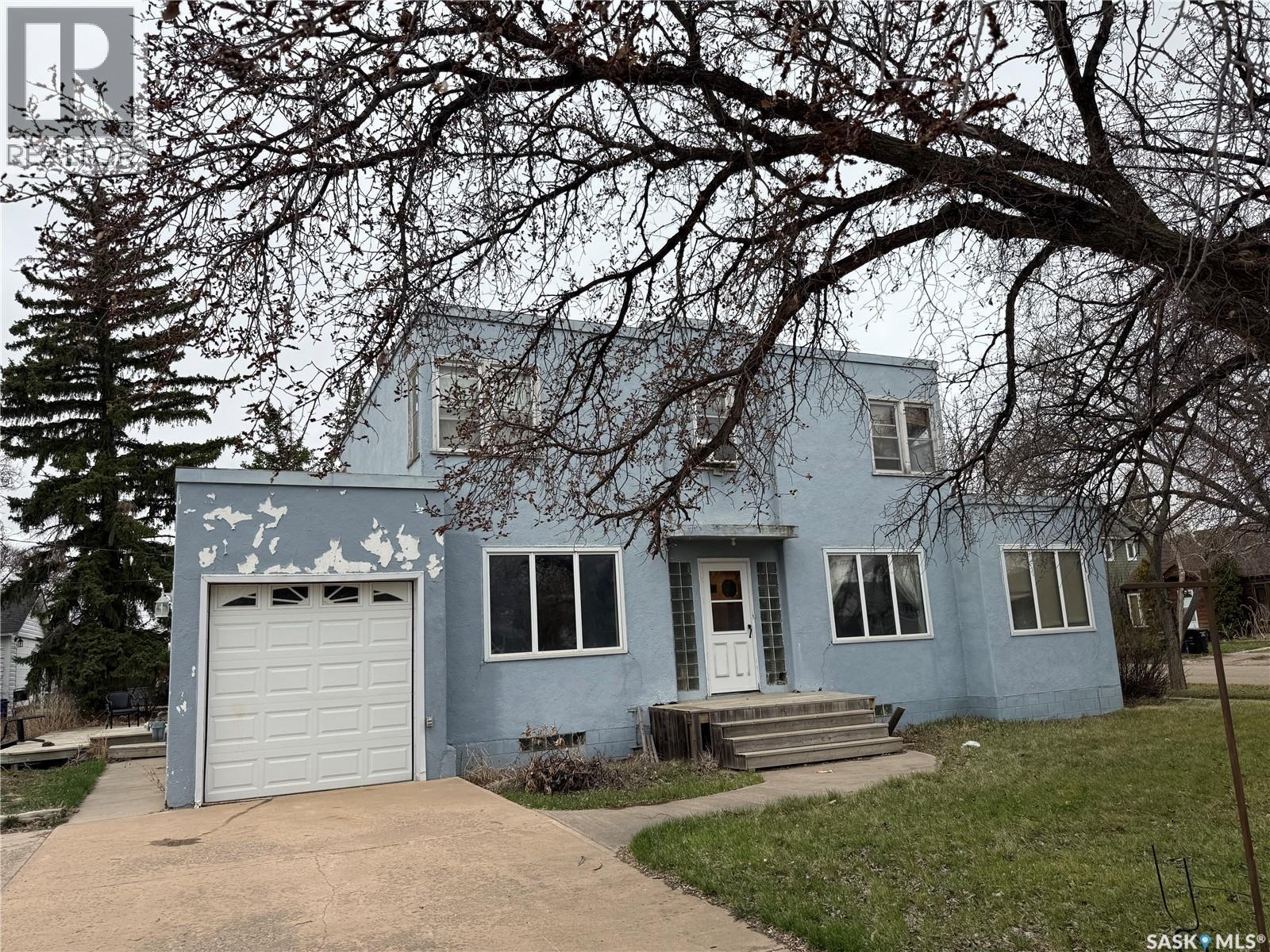 304 3Rd Avenue Sw, Eston, SK - Outdoor