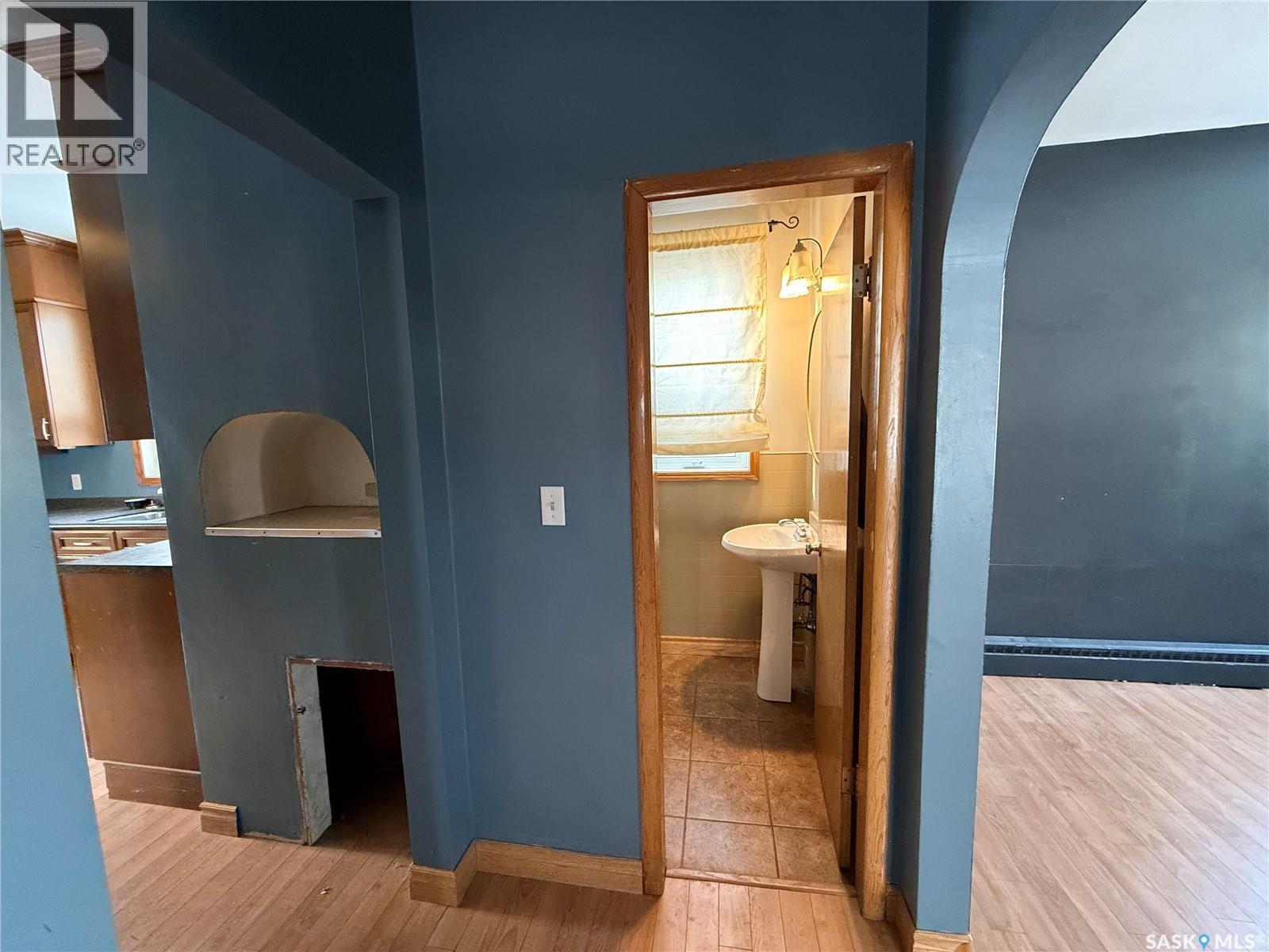 304 3Rd Avenue Sw, Eston, SK - Indoor