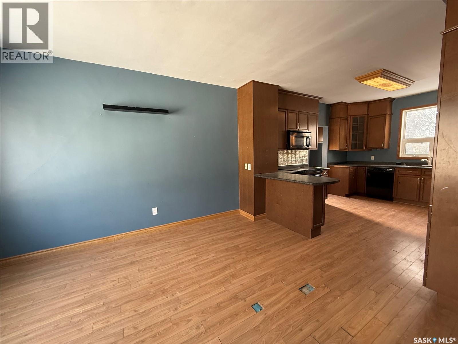 304 3Rd Avenue Sw, Eston, SK - Indoor