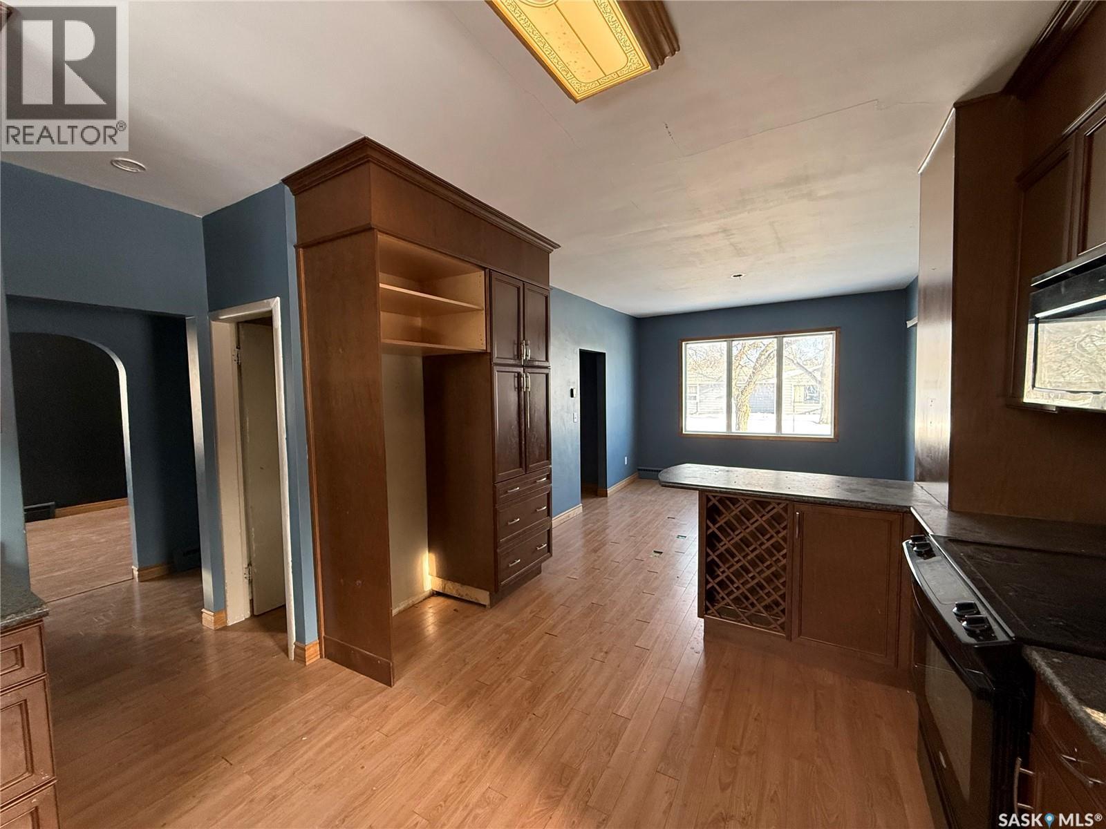 304 3Rd Avenue Sw, Eston, SK - Indoor