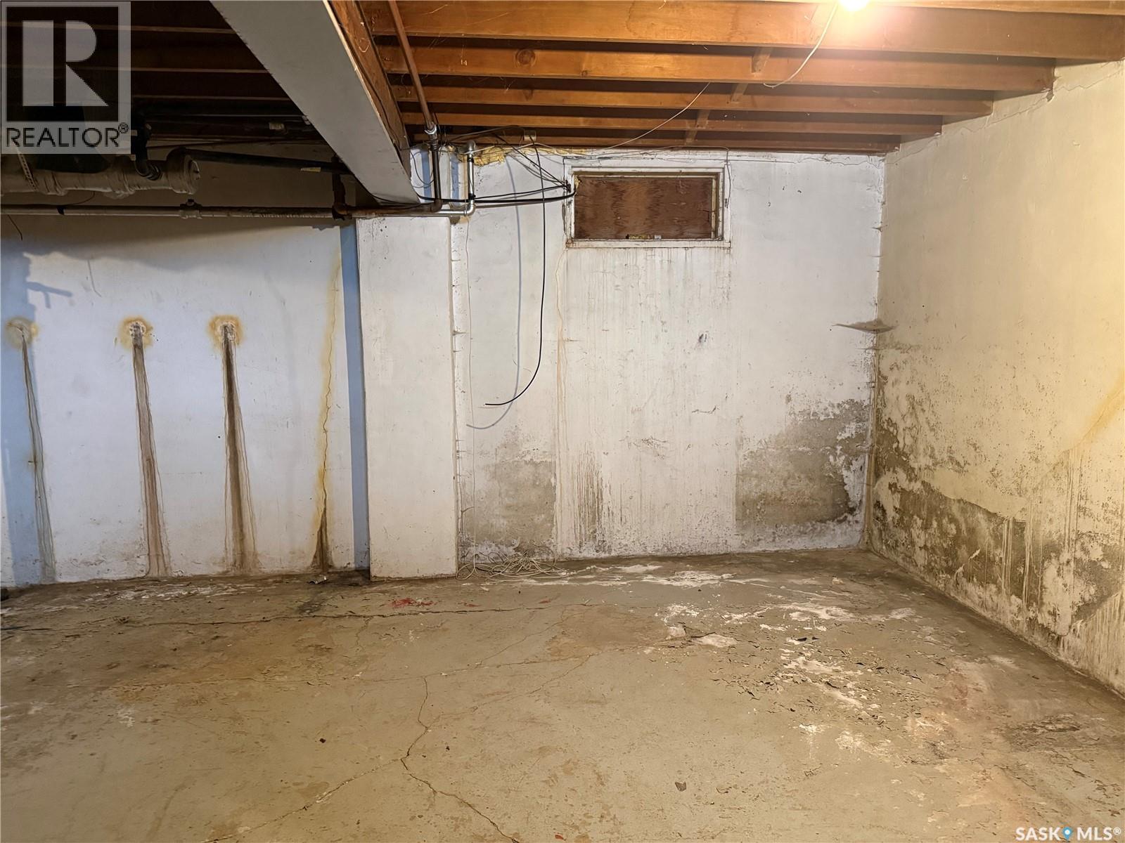 304 3Rd Avenue Sw, Eston, SK - Indoor Photo Showing Basement