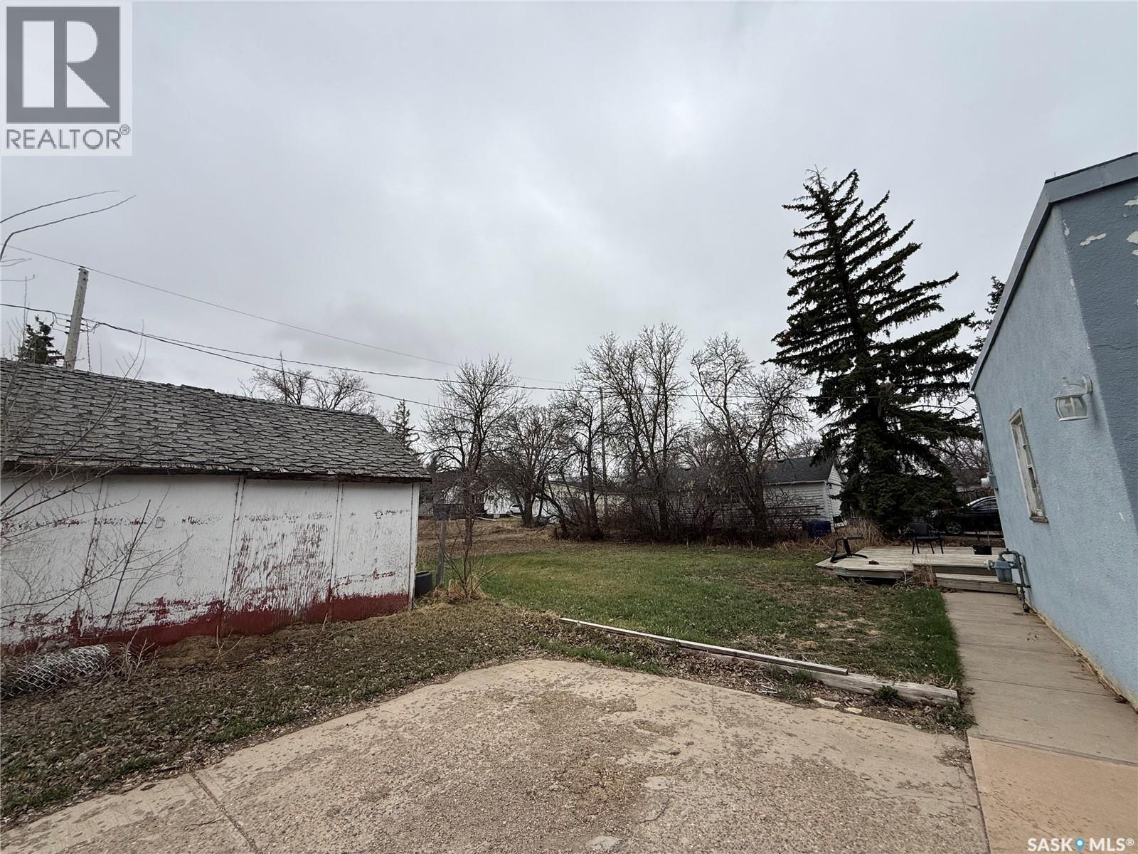 304 3Rd Avenue Sw, Eston, SK - Outdoor