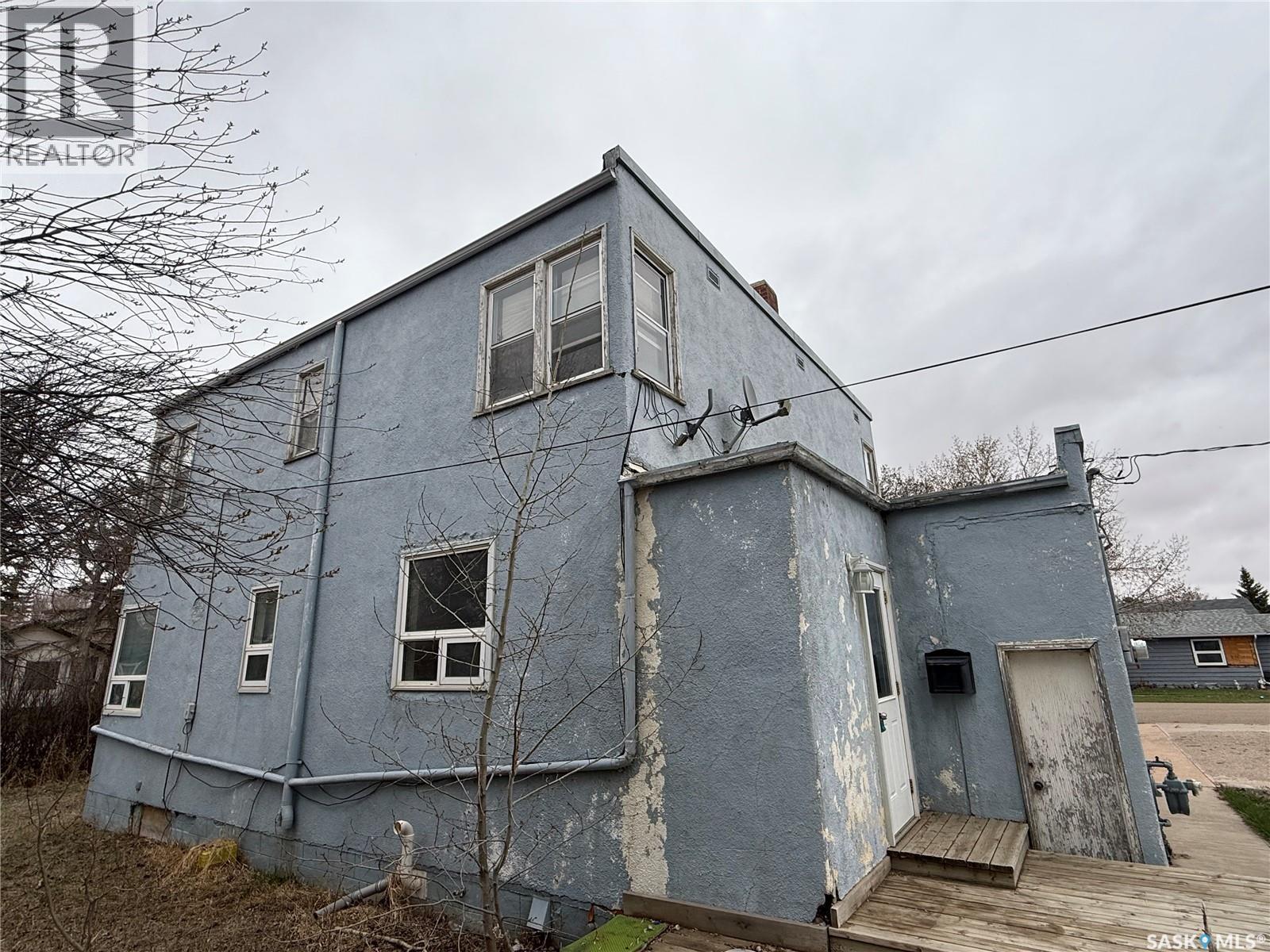 304 3Rd Avenue Sw, Eston, SK - Outdoor