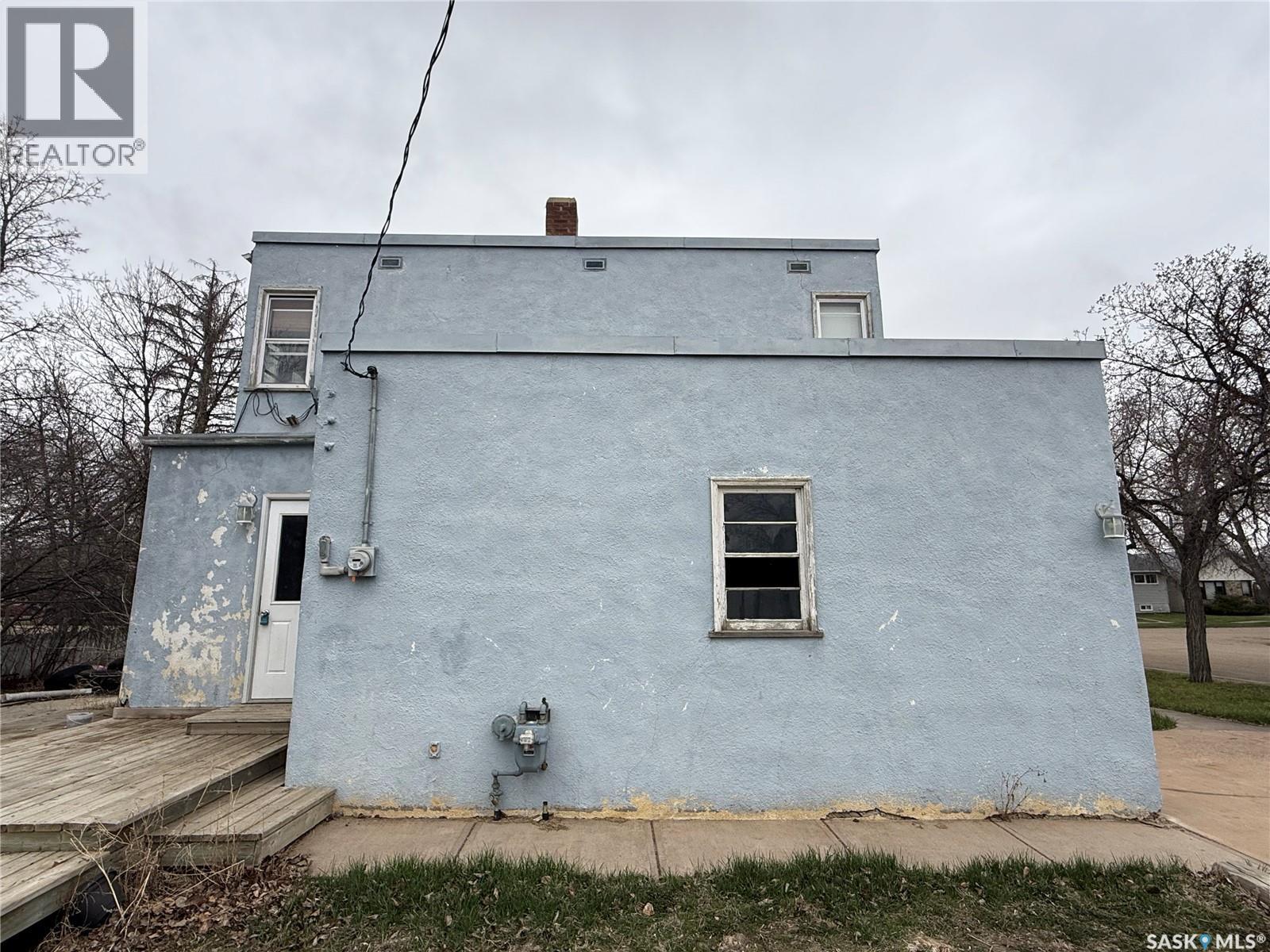 304 3Rd Avenue Sw, Eston, SK - Outdoor