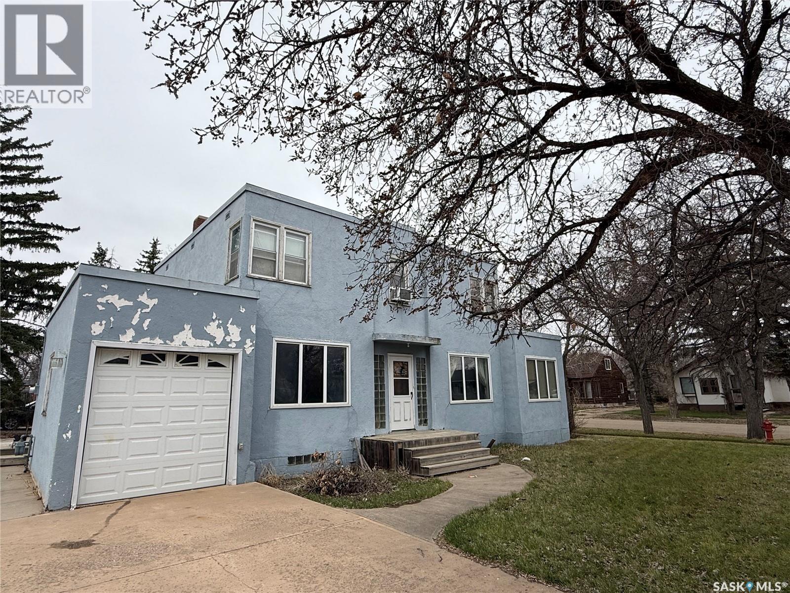304 3Rd Avenue Sw, Eston, SK - Outdoor