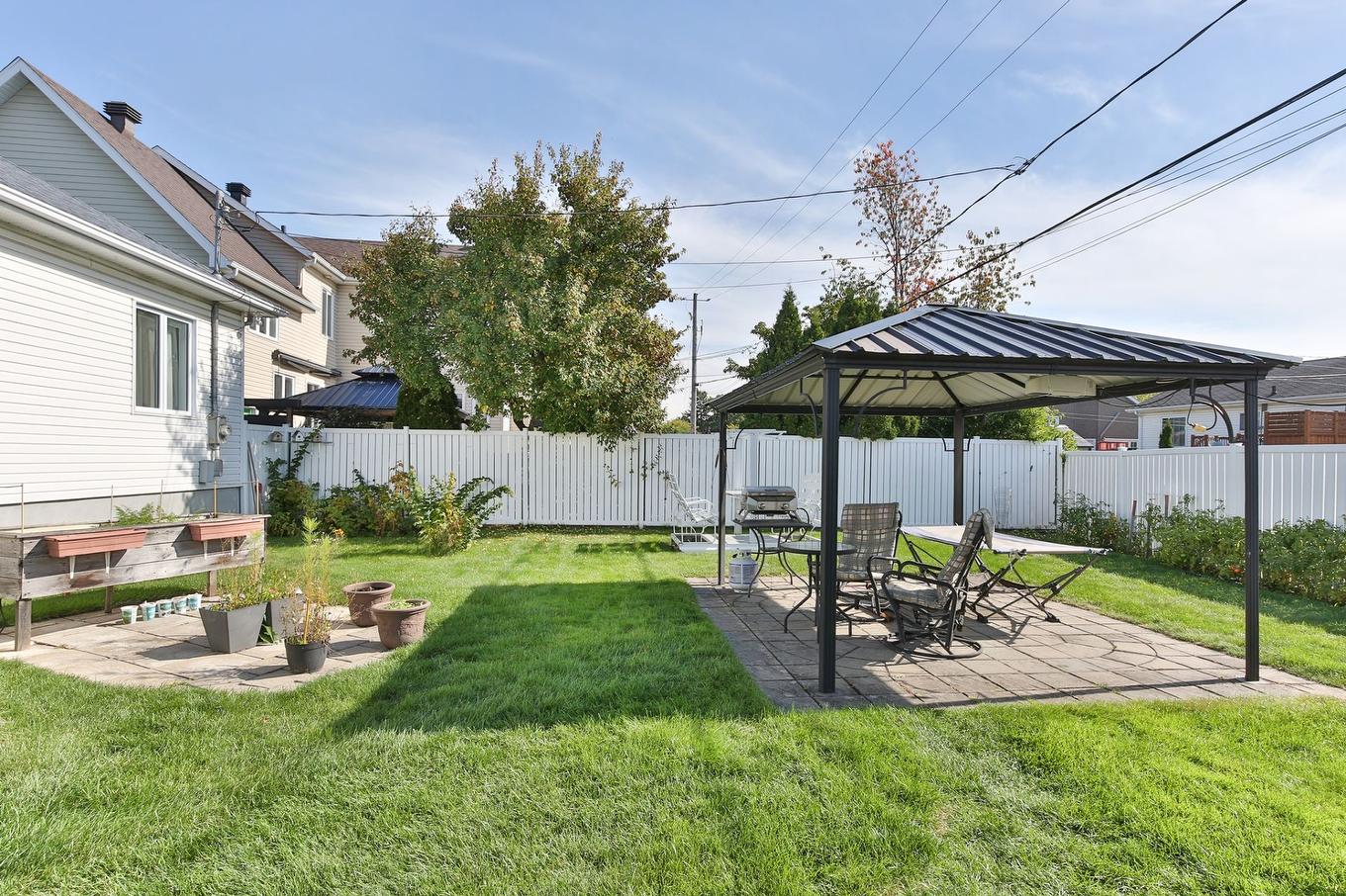 Backyard - 292 Rue Louis-Pasteur, Saint-Jean-Sur-Richelieu, QC - Outdoor With Backyard