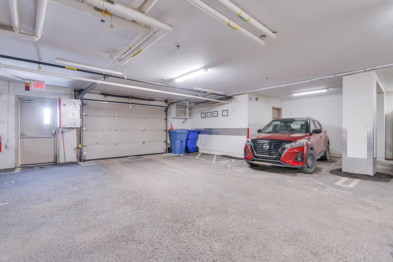 Parking - 105-556 Boul. De L'Hôpital, Gatineau (Gatineau), QC - Indoor Photo Showing Garage