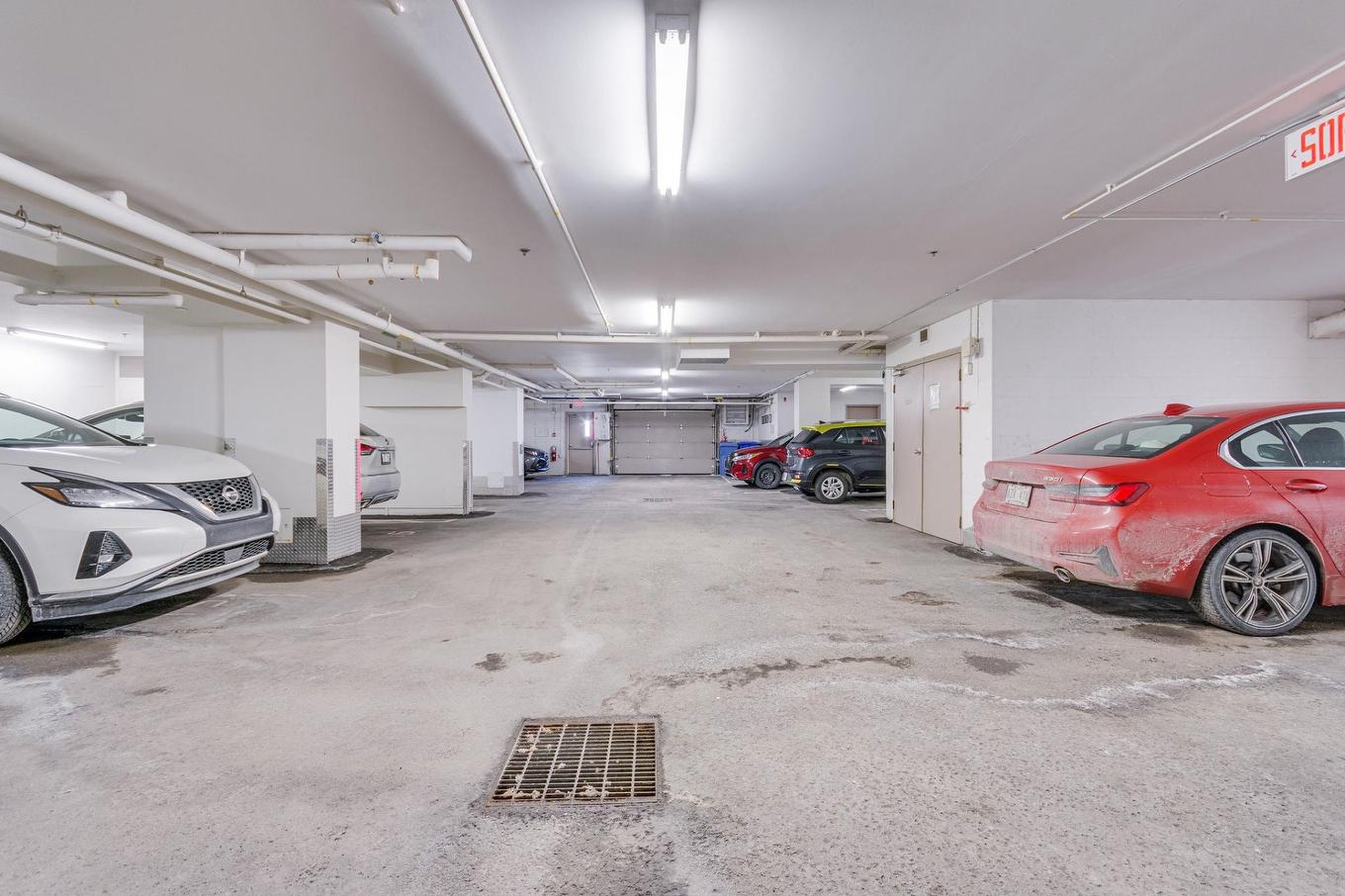 Parking - 105-556 Boul. De L'Hôpital, Gatineau (Gatineau), QC - Indoor Photo Showing Garage
