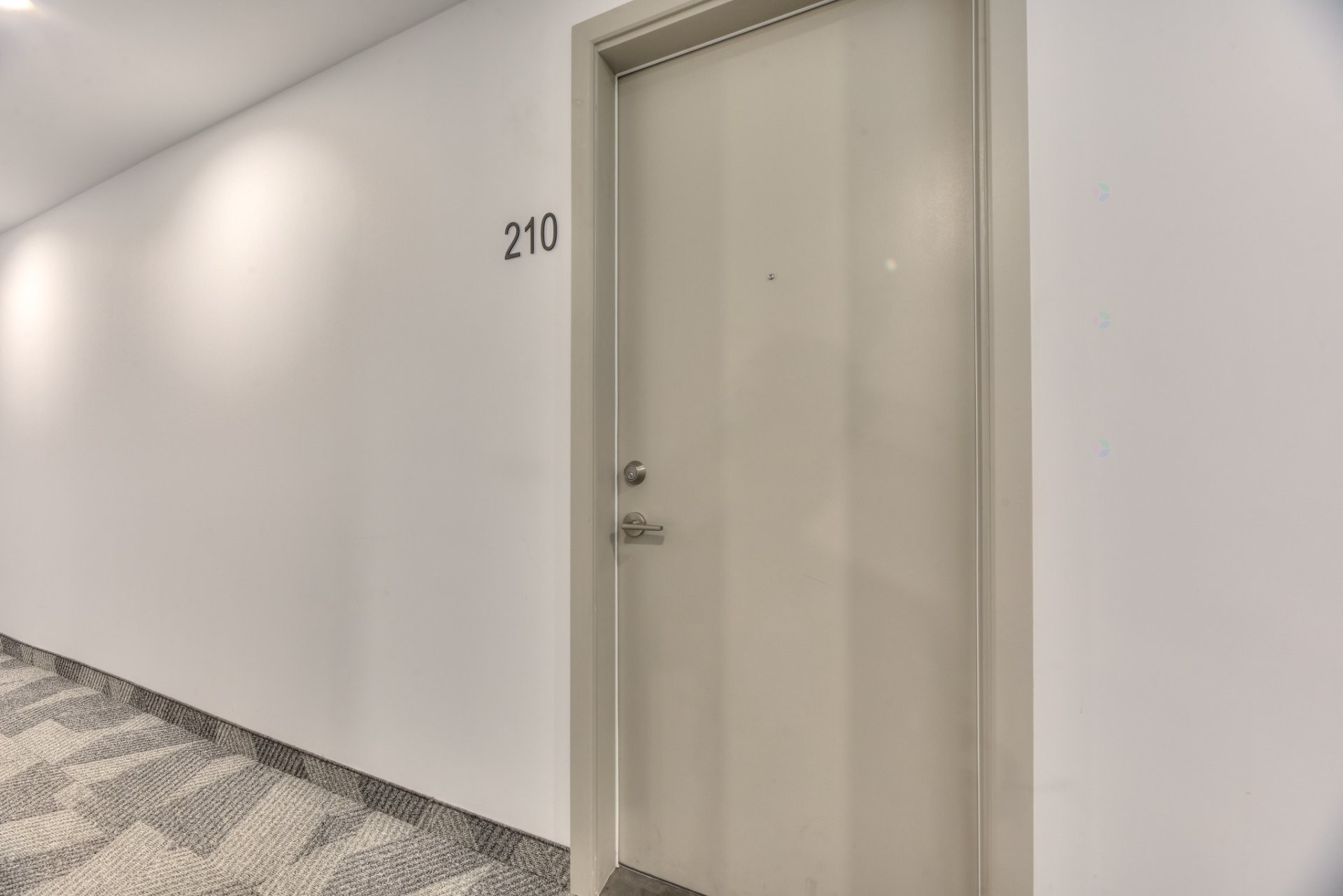 Front of Structure - 210-2660 Rue Ontario E., Montréal (Ville-Marie), QC - Indoor Photo Showing Other Room