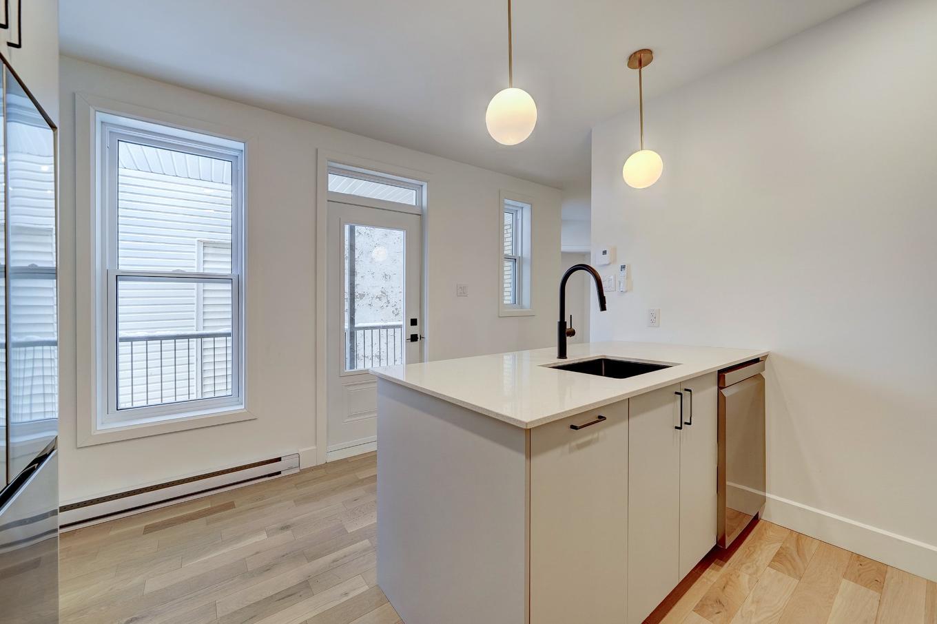 Kitchen - 6768 Av. Christophe-Colomb, Montréal (Rosemont/La Petite-Patrie), QC - Indoor Photo Showing Kitchen With Upgraded Kitchen