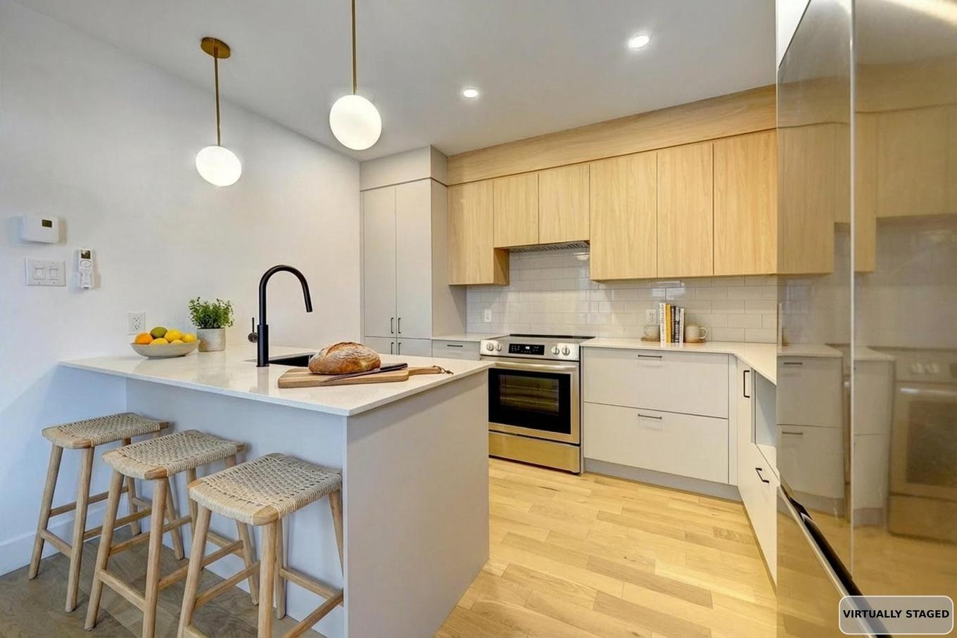Kitchen - 6768 Av. Christophe-Colomb, Montréal (Rosemont/La Petite-Patrie), QC - Indoor Photo Showing Kitchen With Upgraded Kitchen