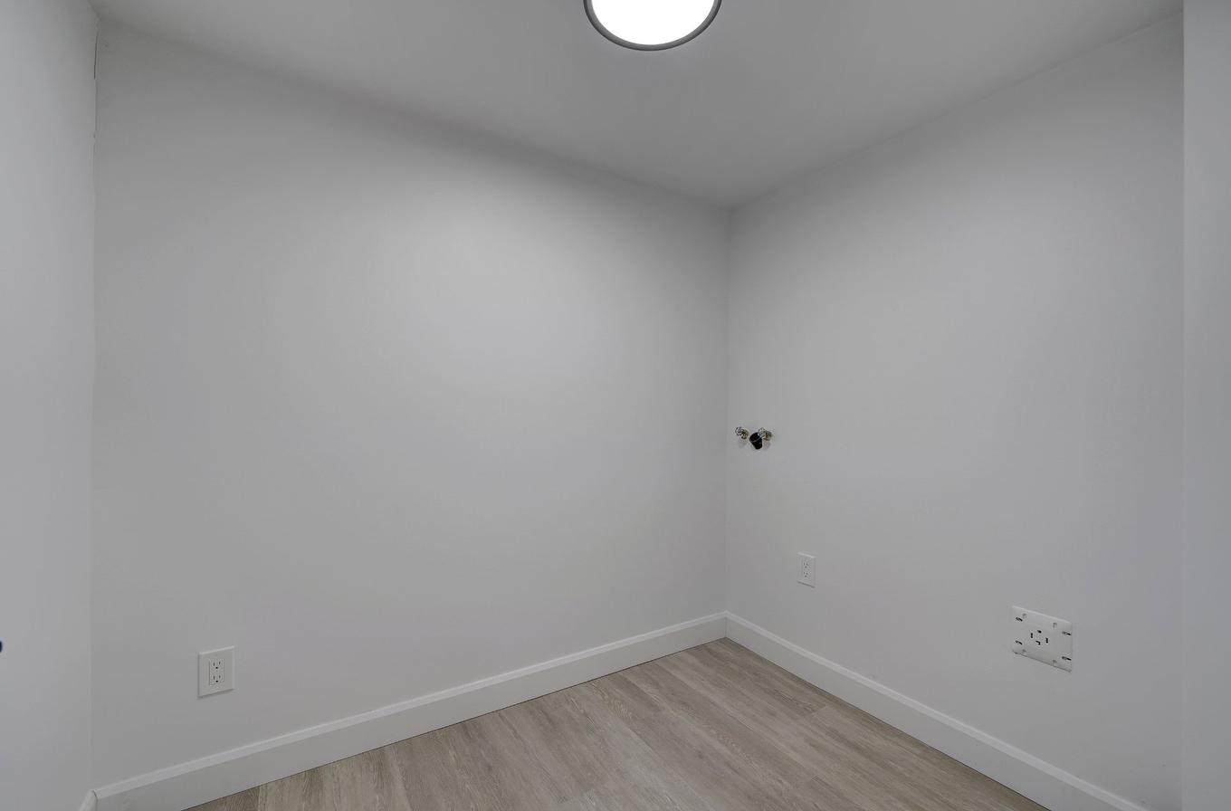 Laundry room - 6766 Av. Christophe-Colomb, Montréal (Rosemont/La Petite-Patrie), QC - Indoor Photo Showing Other Room