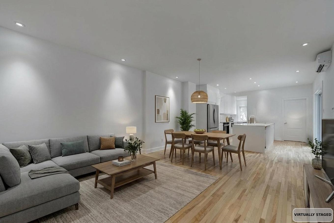 Living room - 6766 Av. Christophe-Colomb, Montréal (Rosemont/La Petite-Patrie), QC - Indoor Photo Showing Living Room